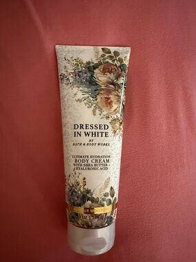 Bath & Body Works Dressed in White Ultimate Hydration Body Cream